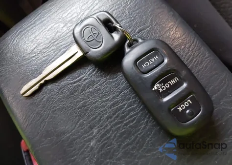 2004 Toyota Corolla Matrix Standard from USA, damaged, VIN 2T1KR32E24C305200